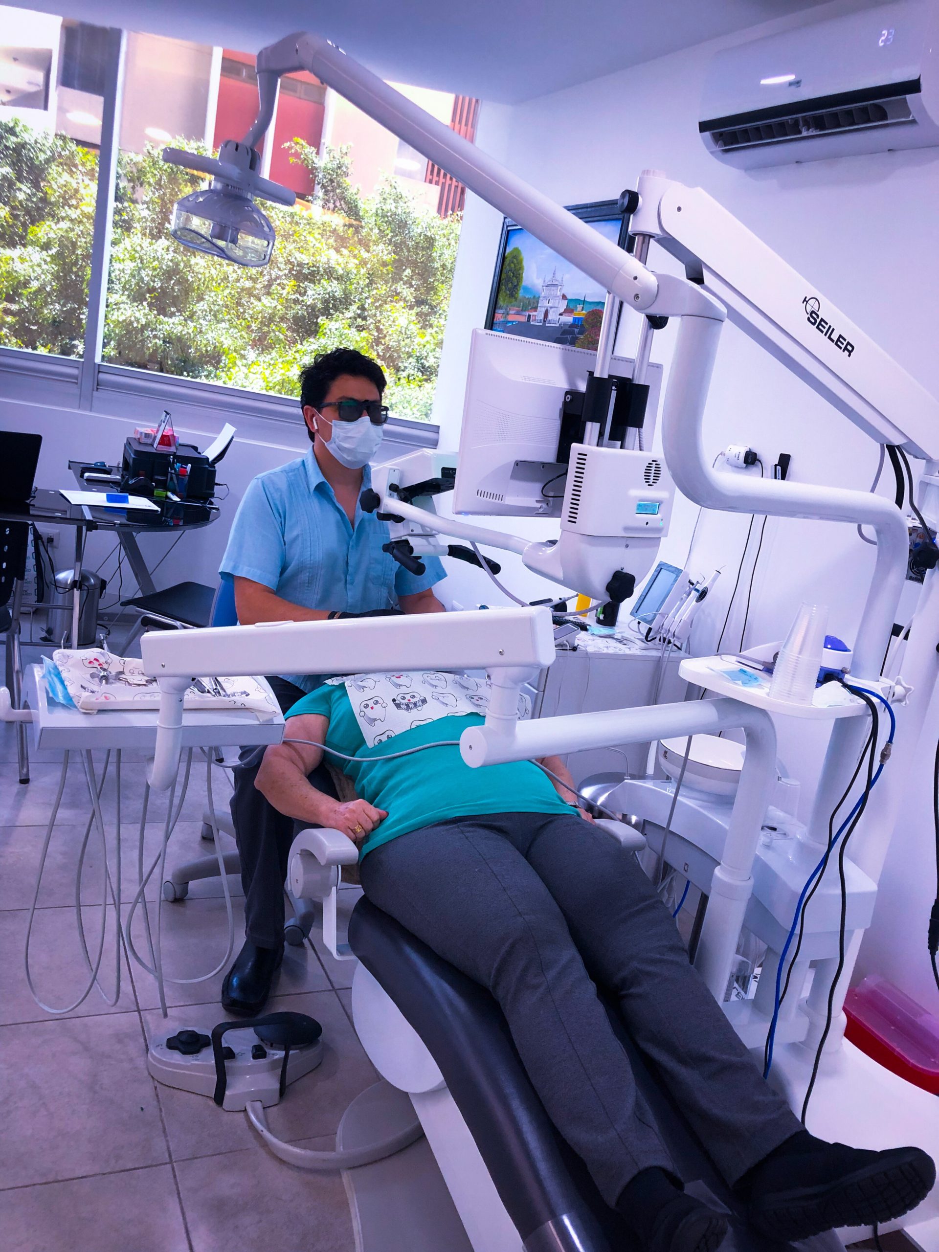 3D Microscope Training The Academy of Microscope Enhanced Dentistry